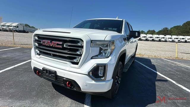 Image of GMC AT4 equipment image 2