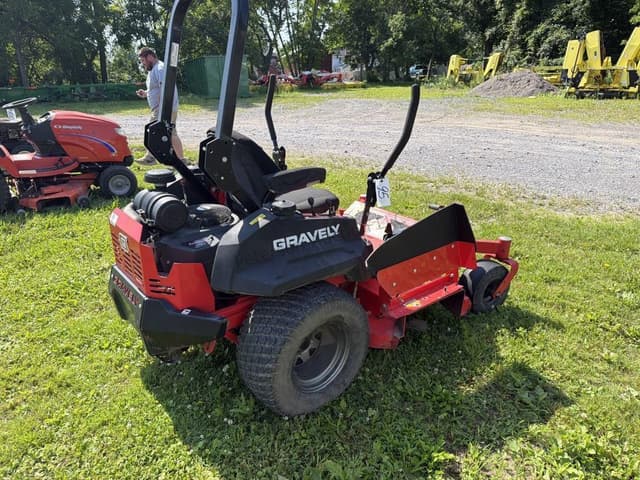 Image of Gravely Pro-Turn 260 equipment image 3