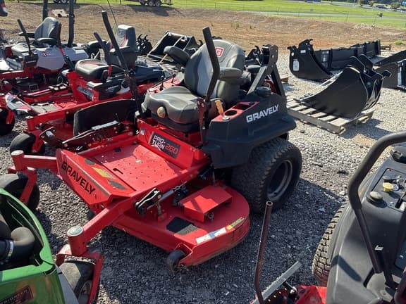 Image of Gravely Pro-Turn 260 equipment image 2