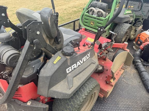 Image of Gravely Pro-Turn 260 equipment image 4