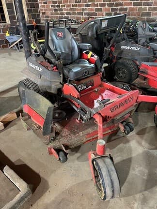 Image of Gravely Pro-Turn 472 equipment image 2