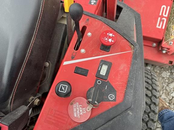 Image of Gravely Pro-Turn Z 52 equipment image 4