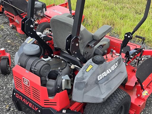 Image of Gravely Pro-Turn 260 equipment image 2