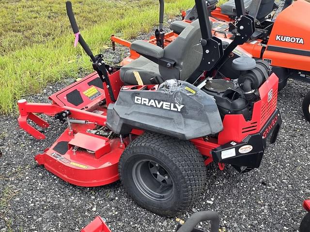 Image of Gravely Pro-Turn 260 equipment image 3