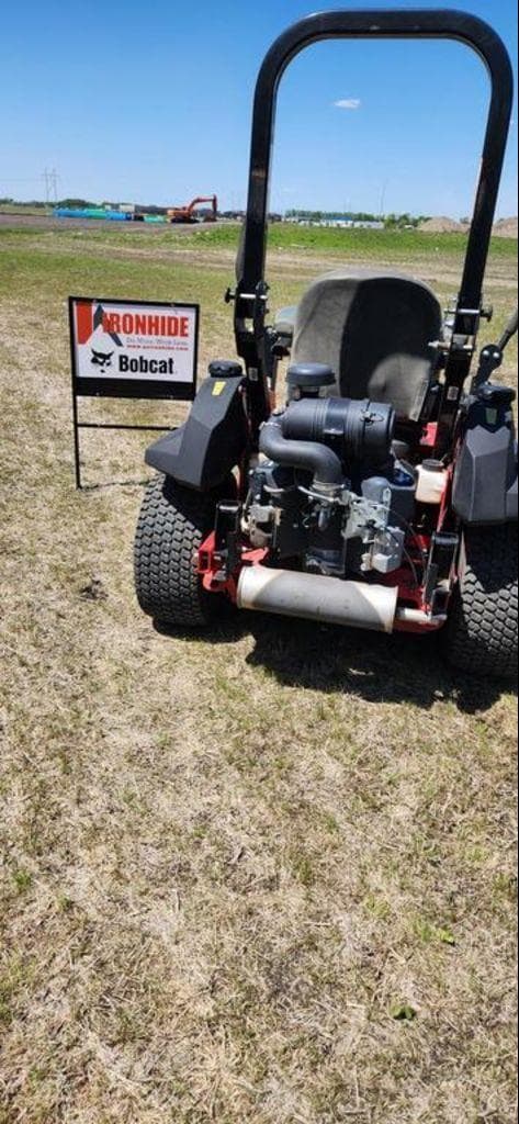 Image of Gravely Pro-Turn 252 equipment image 2