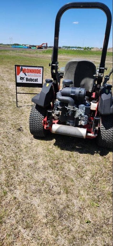 Image of Gravely Pro-Turn 252 equipment image 2