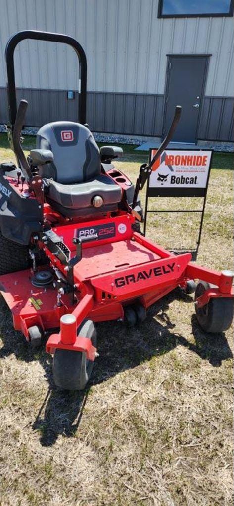 2020 Gravely Pro-Turn 252 Equipment Image0