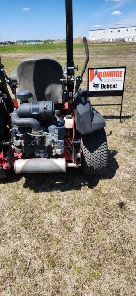 Image of Gravely Pro-Turn 252 equipment image 3