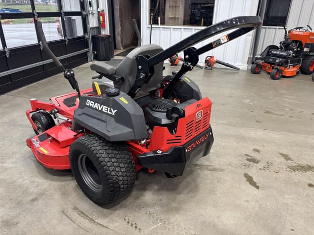 Image of Gravely Pro-Turn 260 equipment image 4