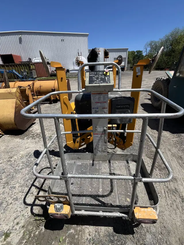 Image of Haulotte 4527A equipment image 3