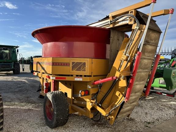 Image of Haybuster H-1135 equipment image 4