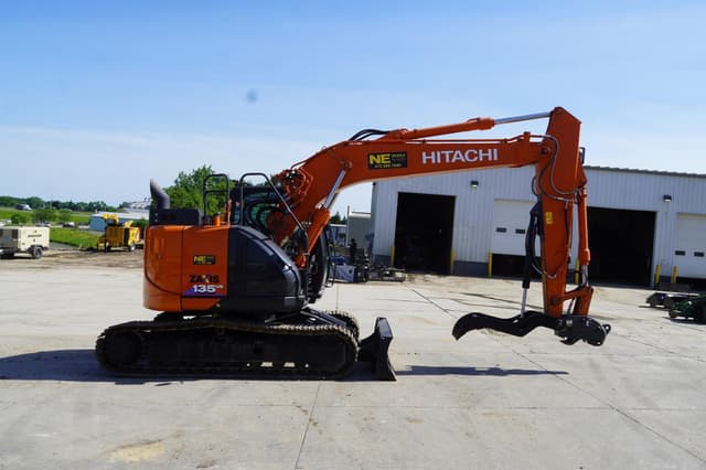 Image of Hitachi ZX135US-6 equipment image 4