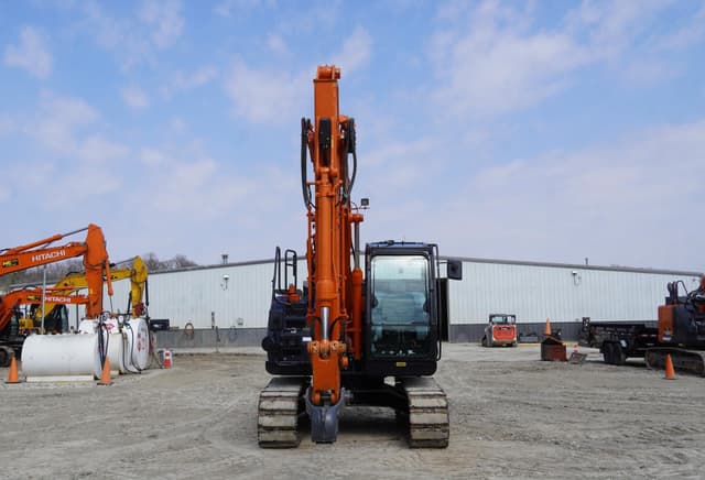 Image of Hitachi ZX135US equipment image 2