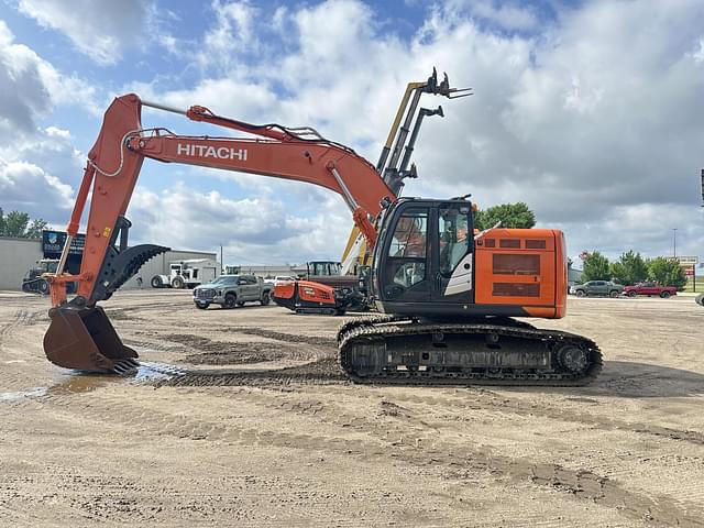 Image of Hitachi ZX225USRLC-6 equipment image 1
