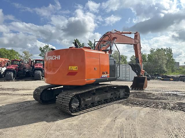 Image of Hitachi ZX225USRLC-6 equipment image 4
