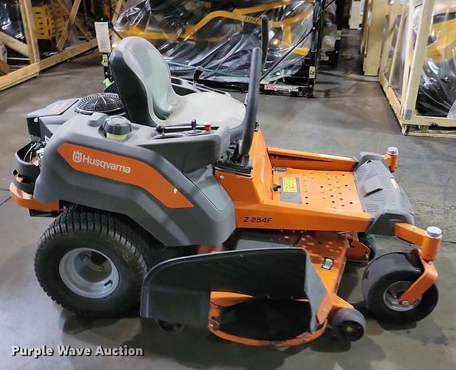 Image of Husqvarna Z254F equipment image 3