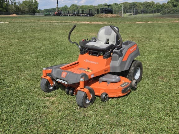 Image of Husqvarna Z254F equipment image 4