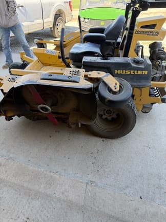 Image of Hustler Super 104 equipment image 1