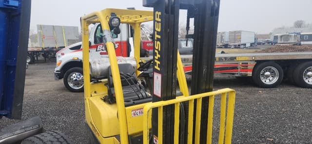 Image of Hyster S30FT equipment image 2