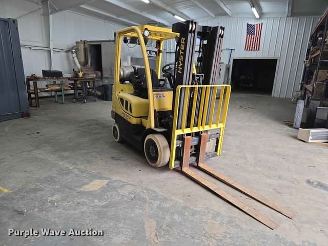 Image of Hyster S50FT equipment image 2