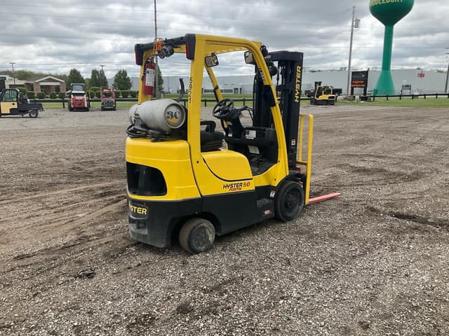 Image of Hyster S50FT equipment image 2