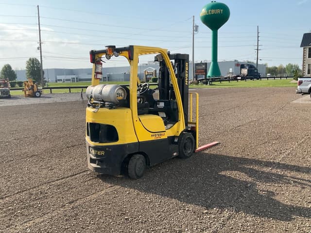 Image of Hyster S50FT equipment image 2
