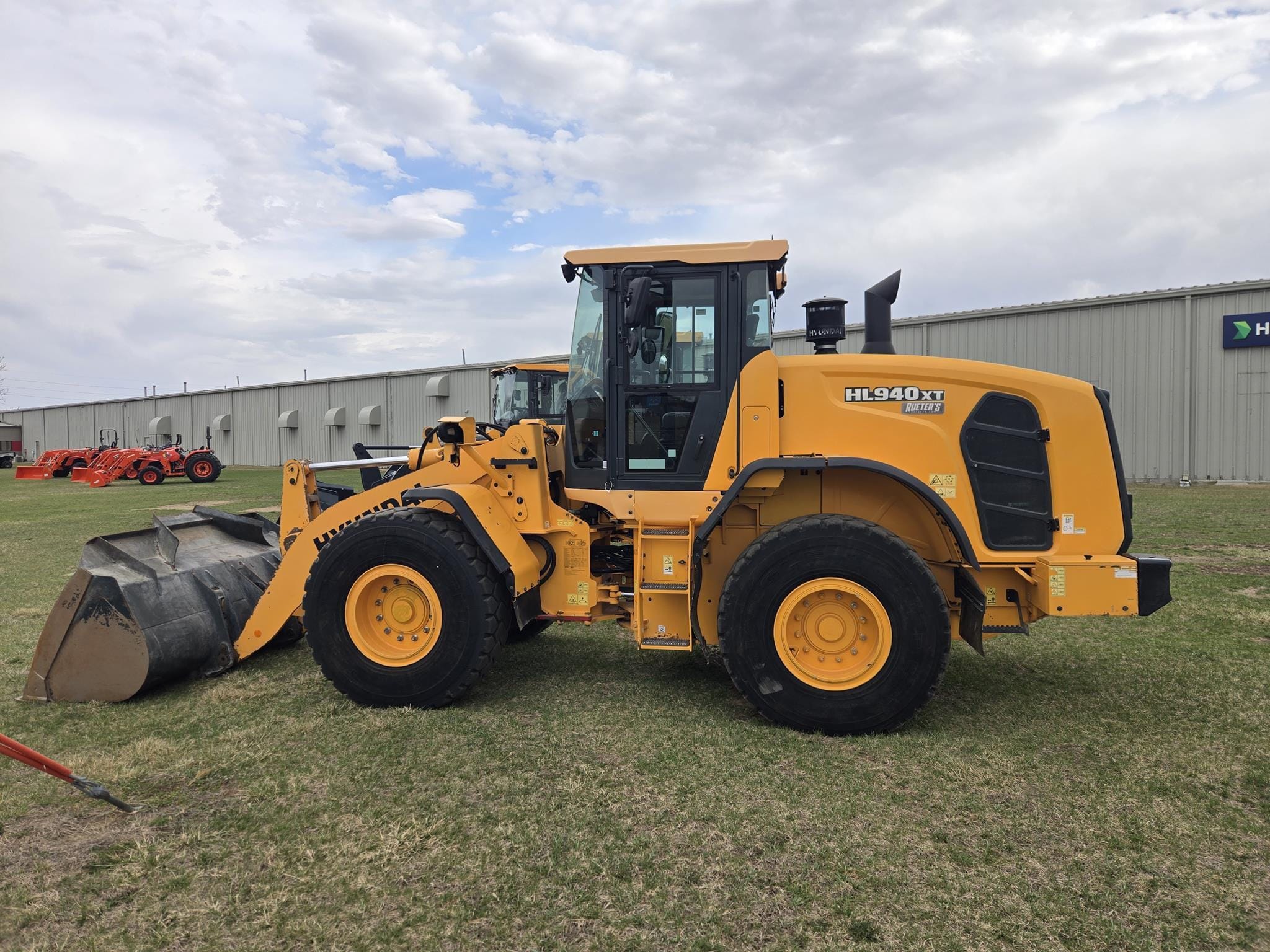 2020 Hyundai HL940XT Equipment Image0