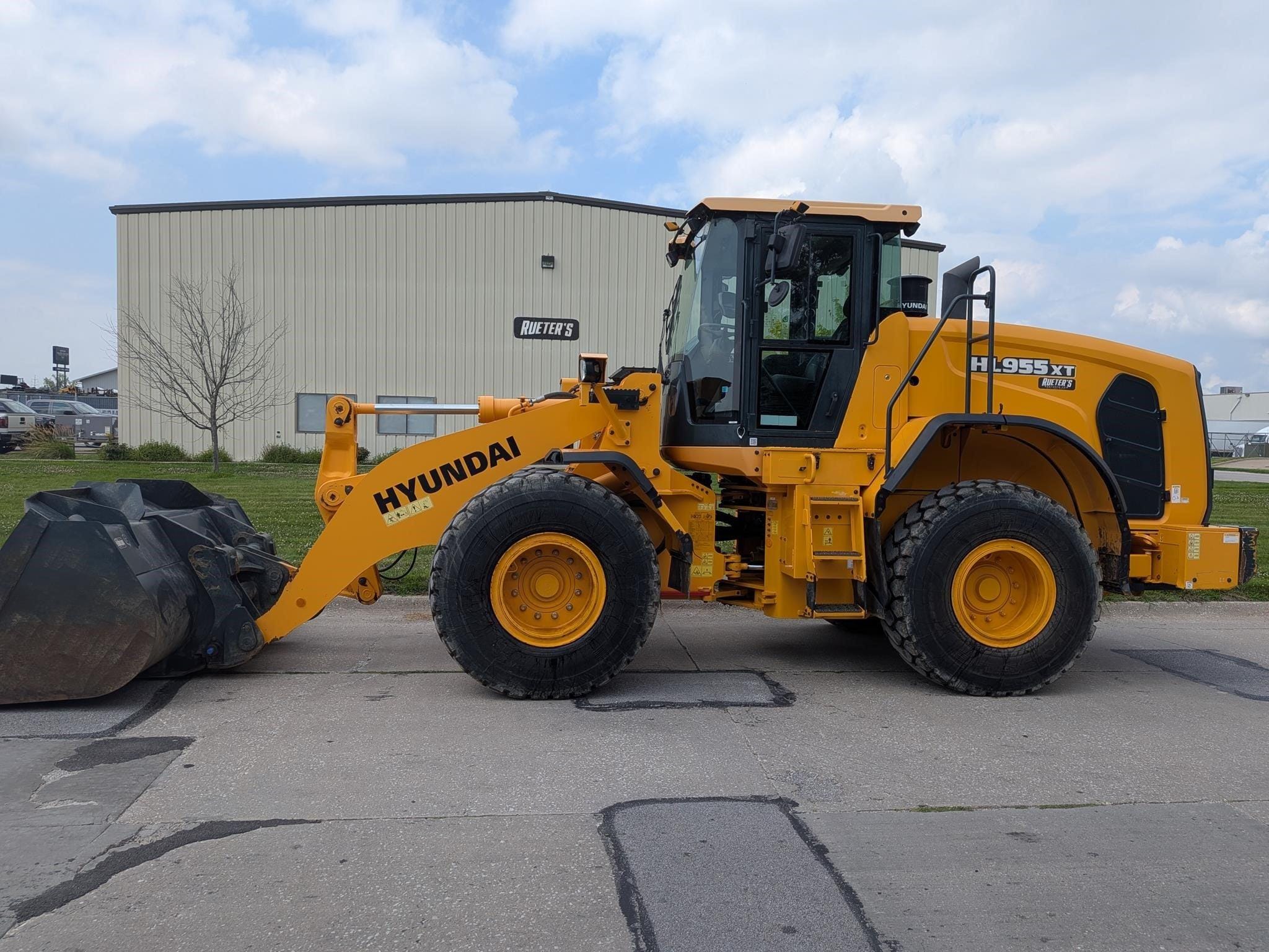 2020 Hyundai HL955XT Equipment Image0