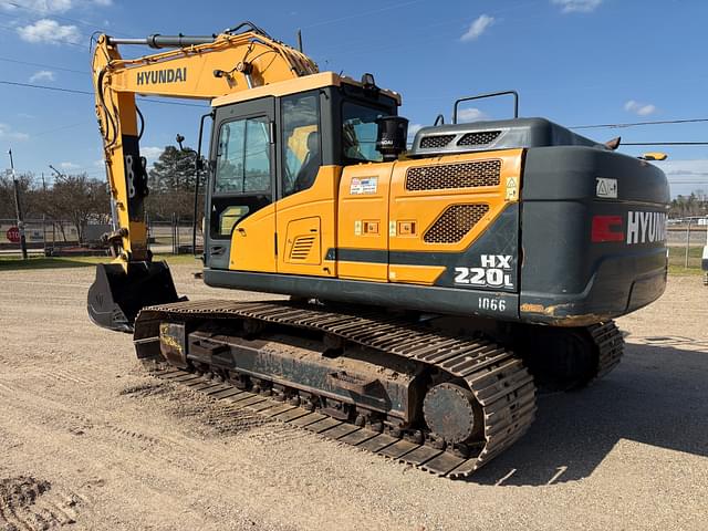 Image of Hyundai HX220L equipment image 1