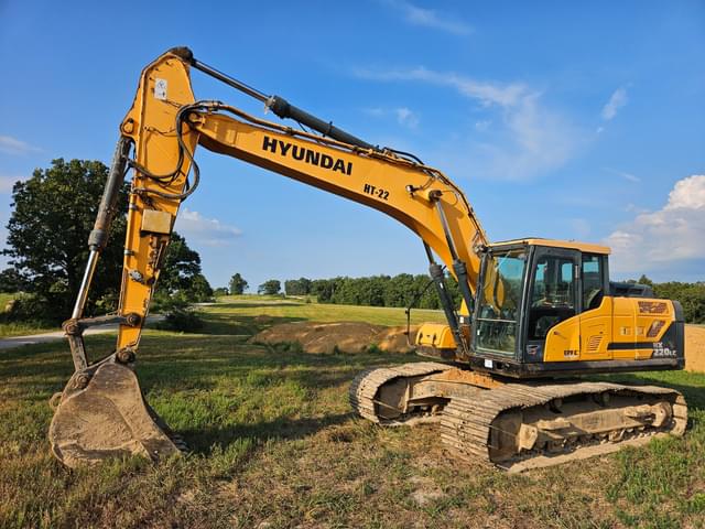 Image of Hyundai HX220LC equipment image 2