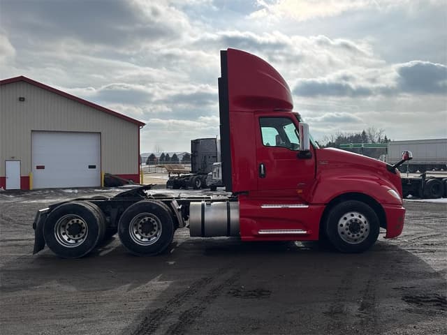 Image of International LT equipment image 3