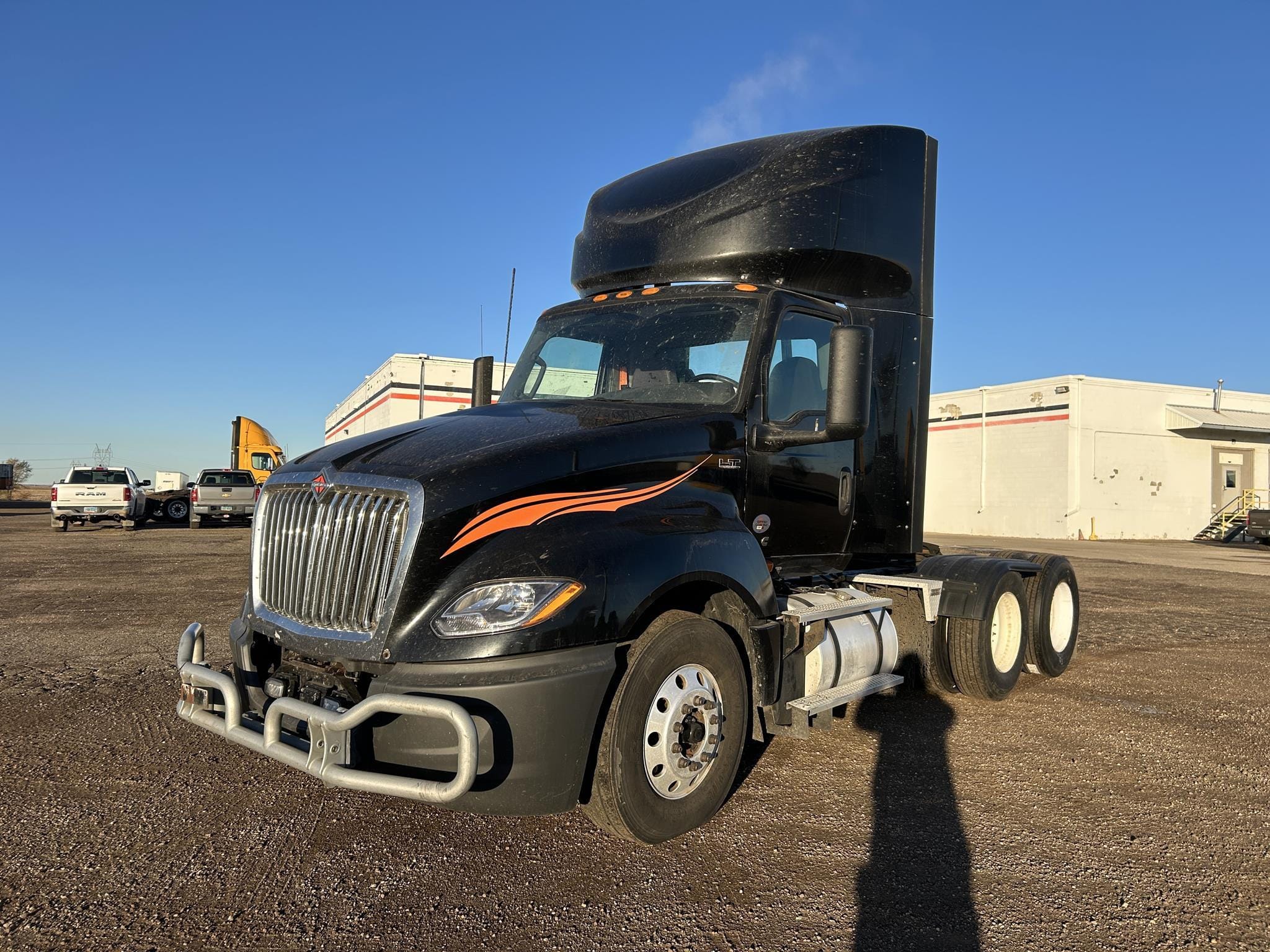 2020 International LT625 Equipment Image0