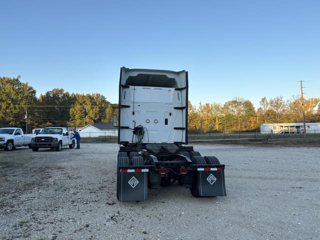 Image of International LT625 equipment image 3