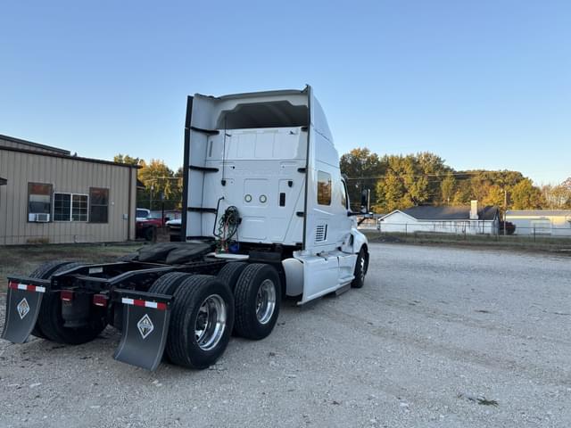 Image of International LT625 equipment image 4