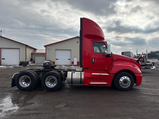 Image of International LT equipment image 3