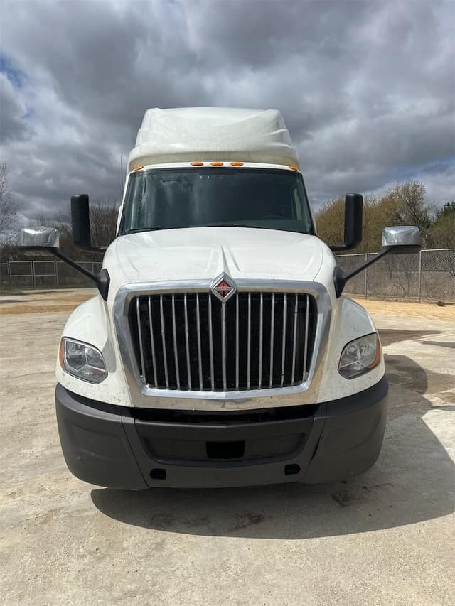 Image of International LT equipment image 1