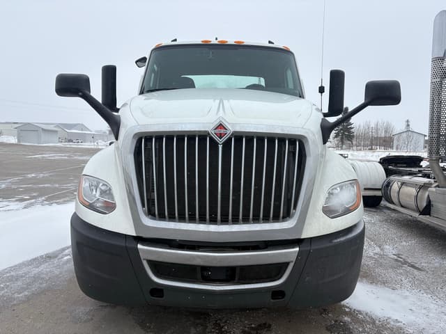 Image of International LT625 equipment image 1