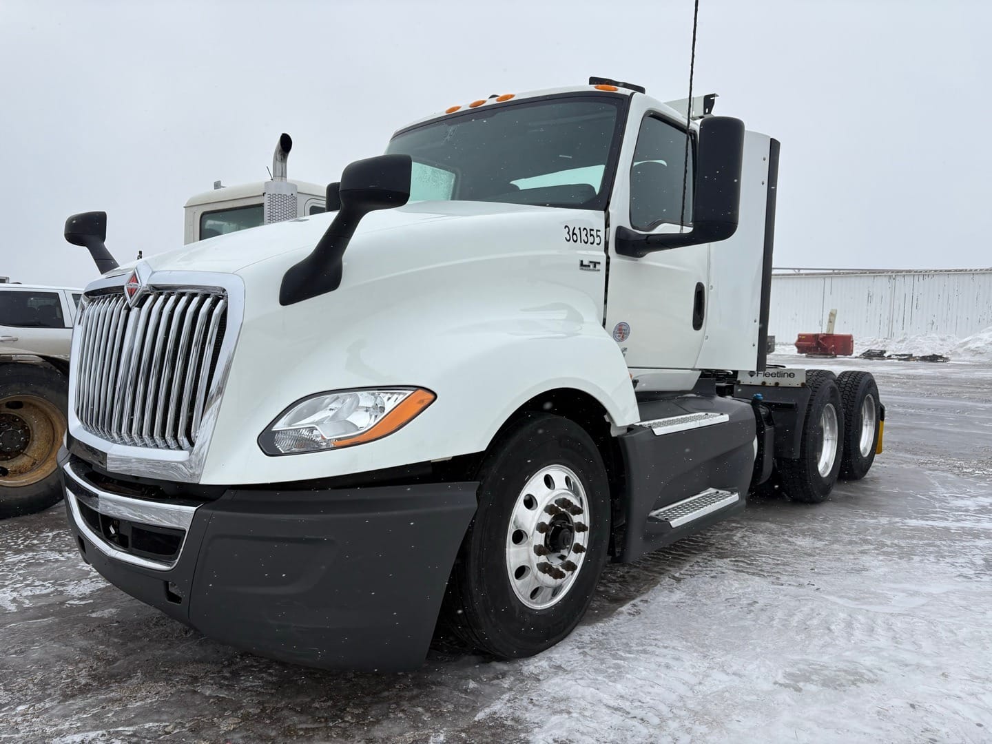 2020 International LT625 Equipment Image0