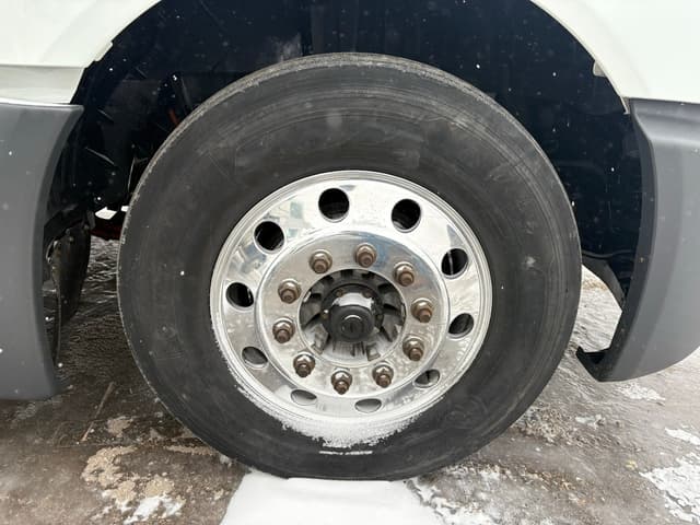 Image of International LT625 equipment image 4