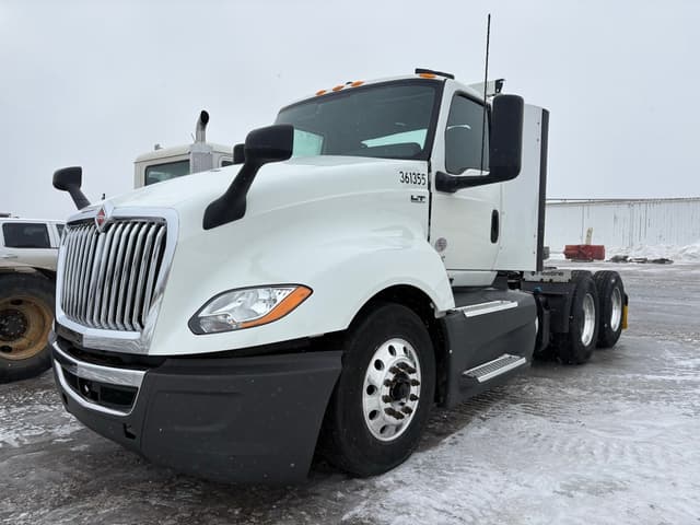 Image of International LT625 equipment image 1