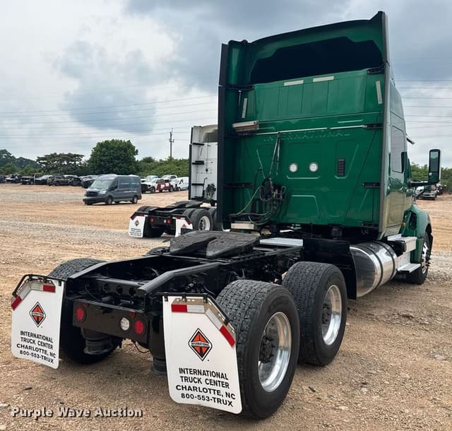 Image of International LT625 equipment image 4