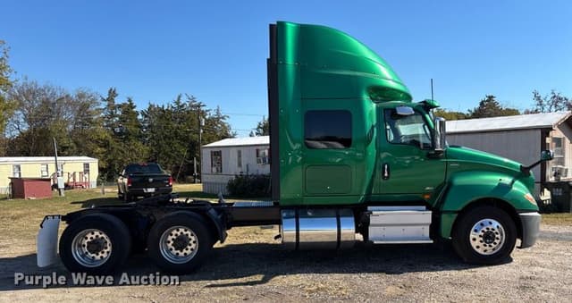 Image of International LT625 equipment image 3