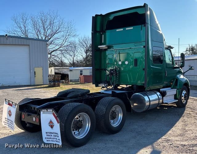 Image of International LT625 equipment image 4