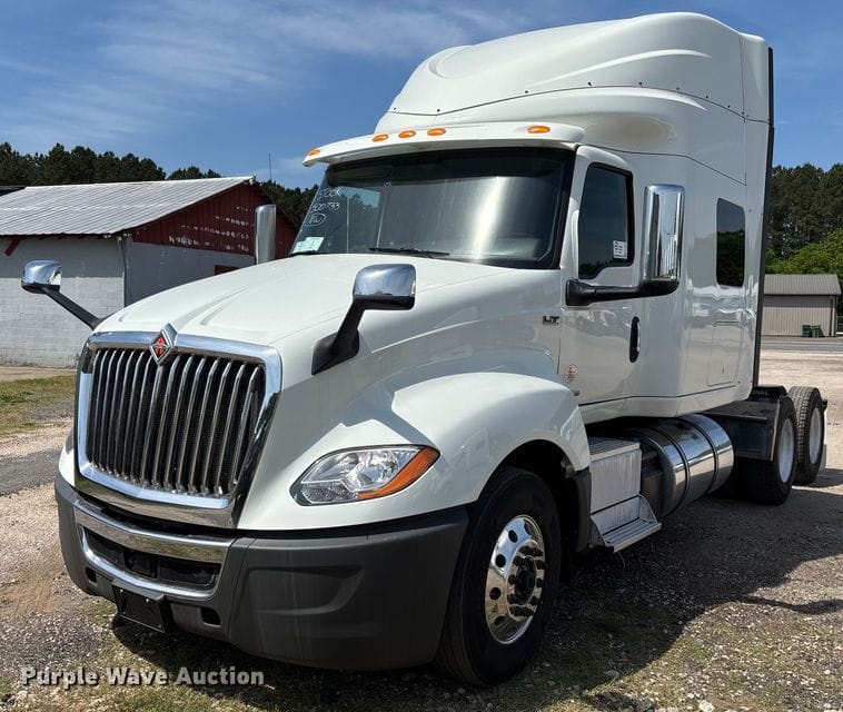 2020 International LT625 Equipment Image0