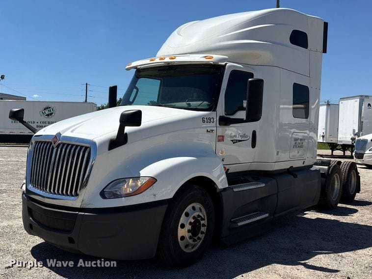 2020 International LT625 Equipment Image0