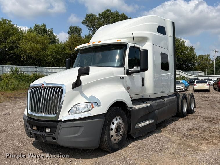 2020 International LT625 Equipment Image0