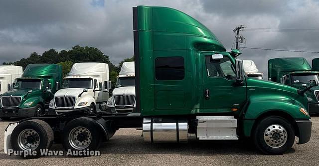 Image of International LT625 equipment image 3