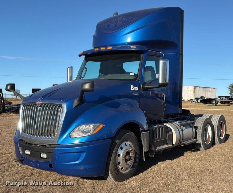 2020 International LT625 Equipment Image0