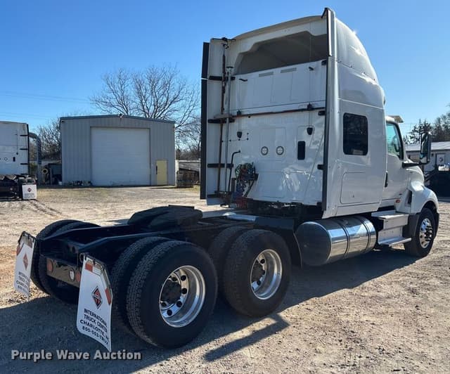 Image of International LT625 equipment image 4