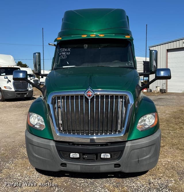 Image of International LT625 equipment image 1